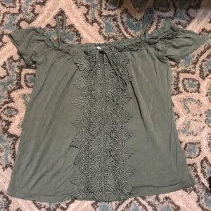 ♥️ soft green cold shoulder tank ♥️